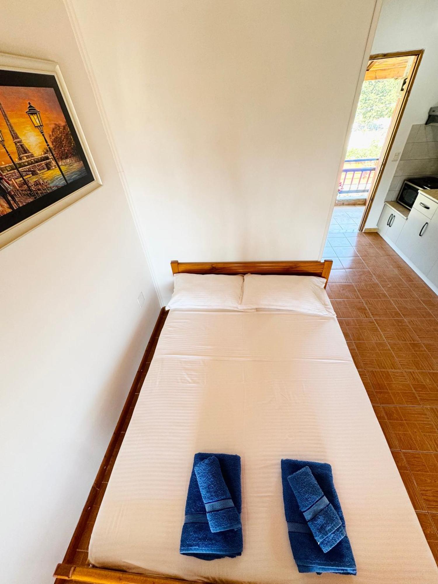 Guesthouse Rondo Himare Exterior photo