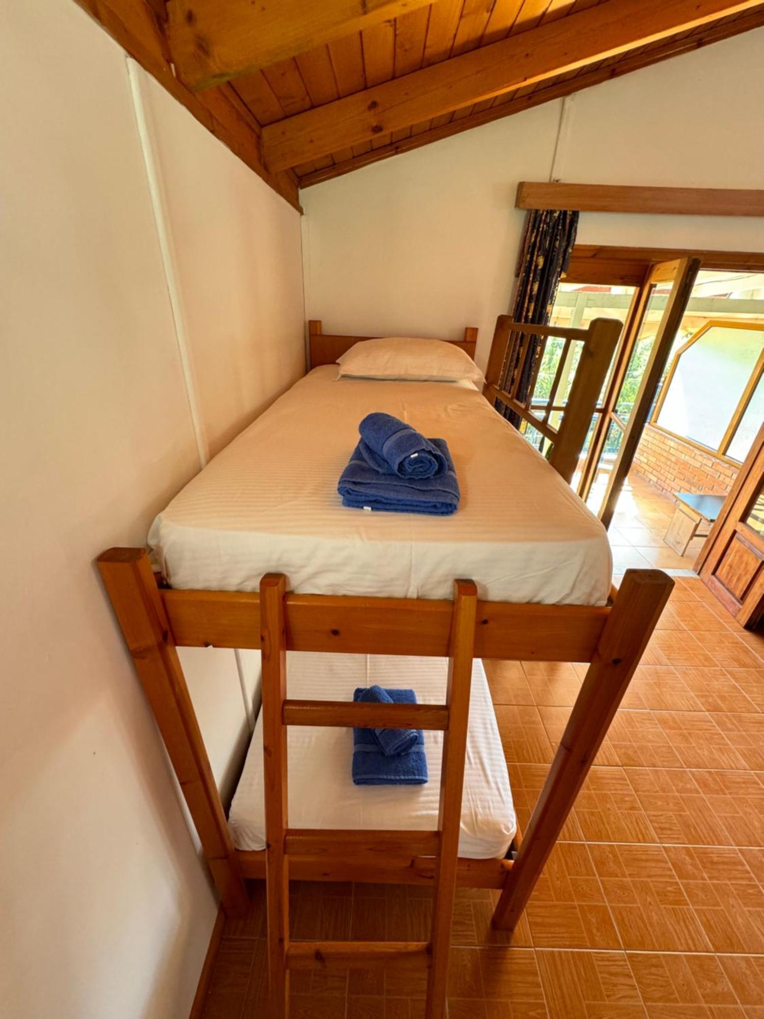 Guesthouse Rondo Himare Exterior photo