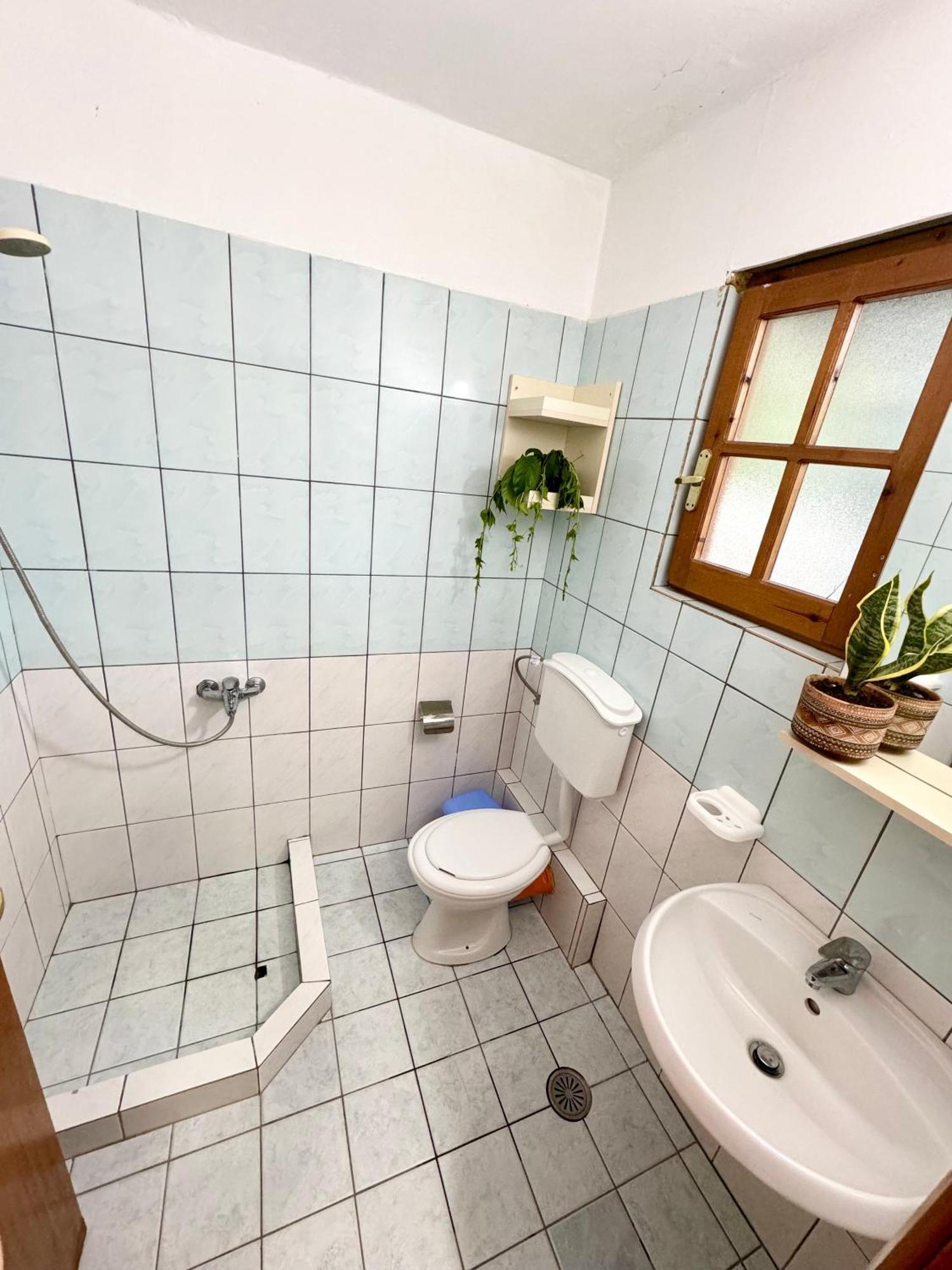 Guesthouse Rondo Himare Exterior photo