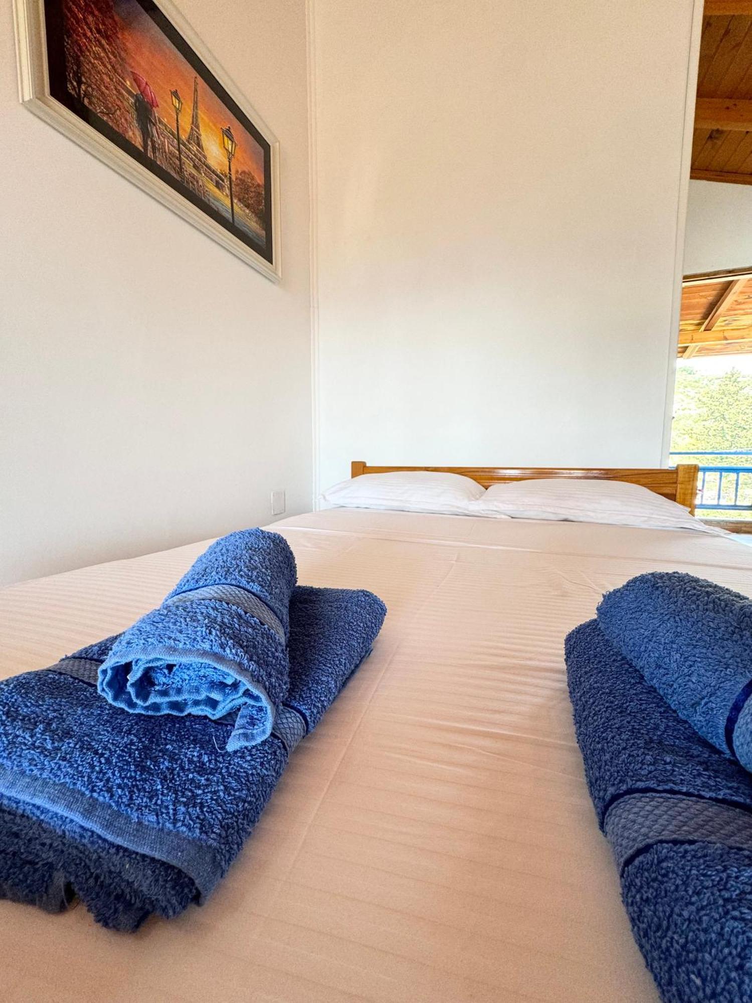 Guesthouse Rondo Himare Exterior photo