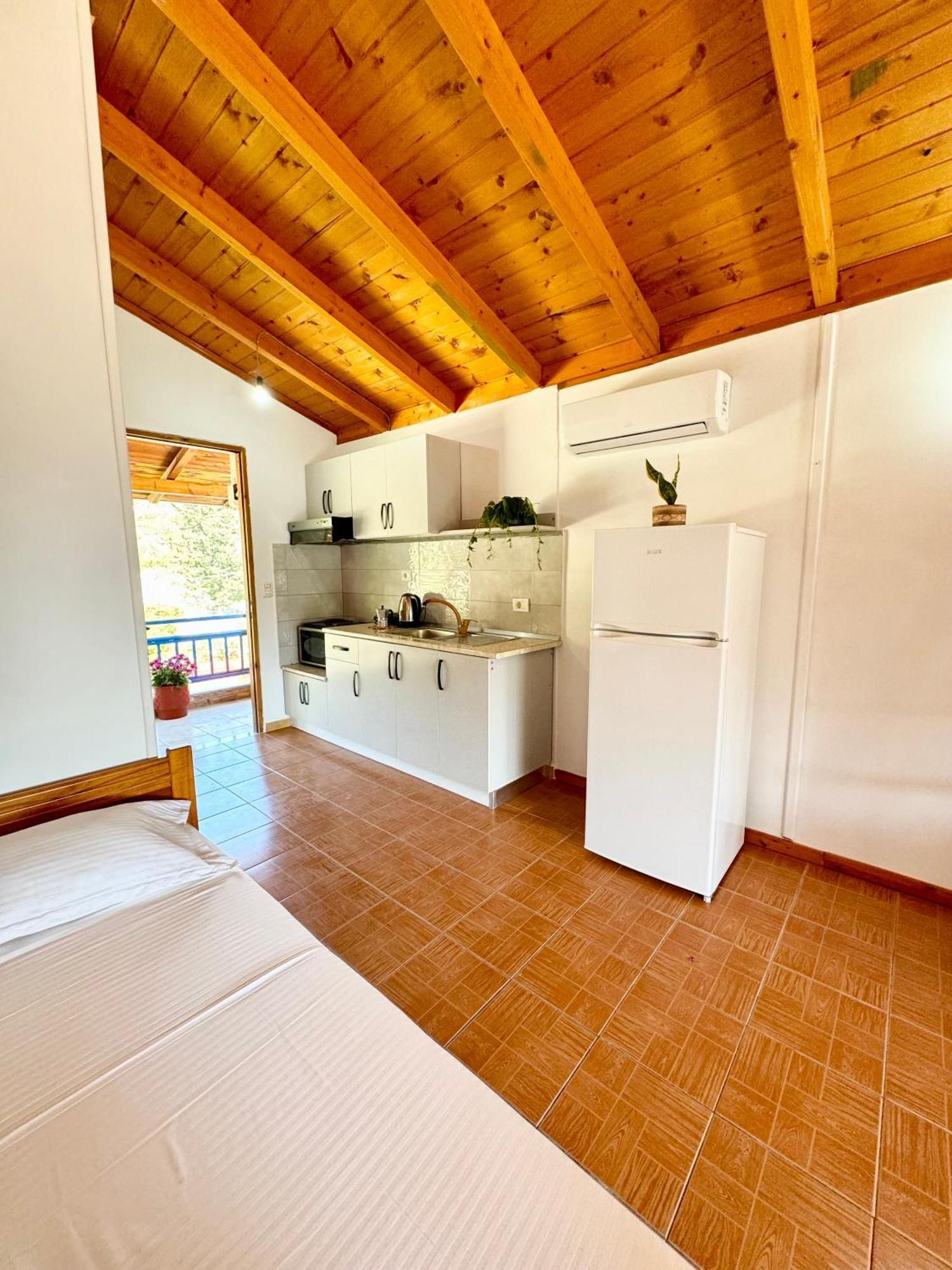 Guesthouse Rondo Himare Exterior photo
