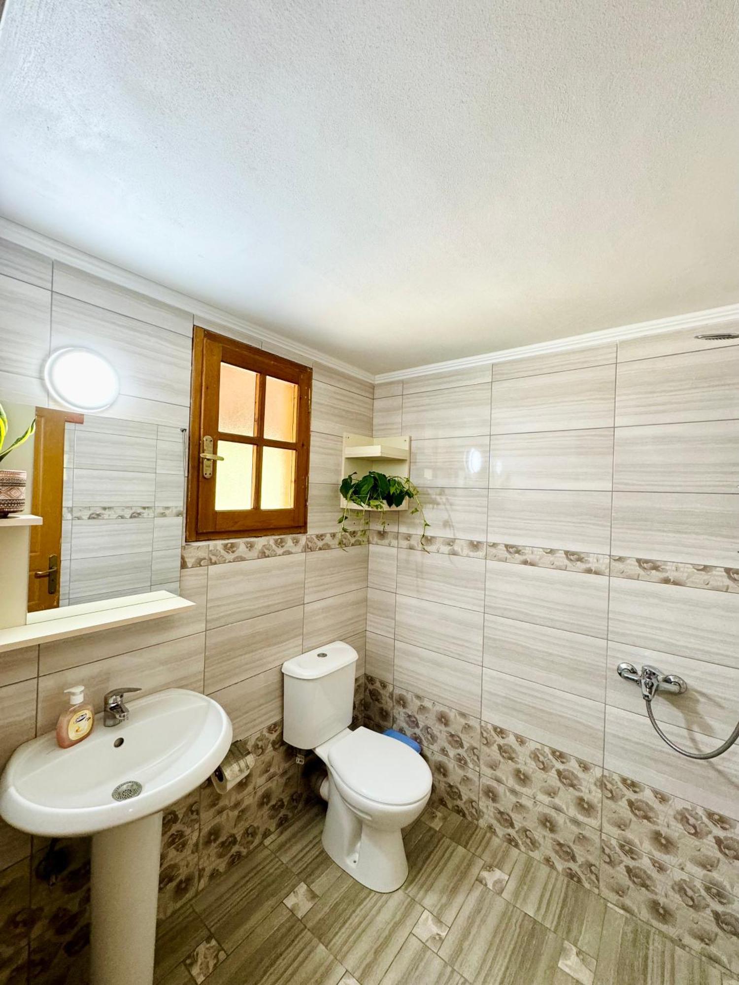 Guesthouse Rondo Himare Exterior photo