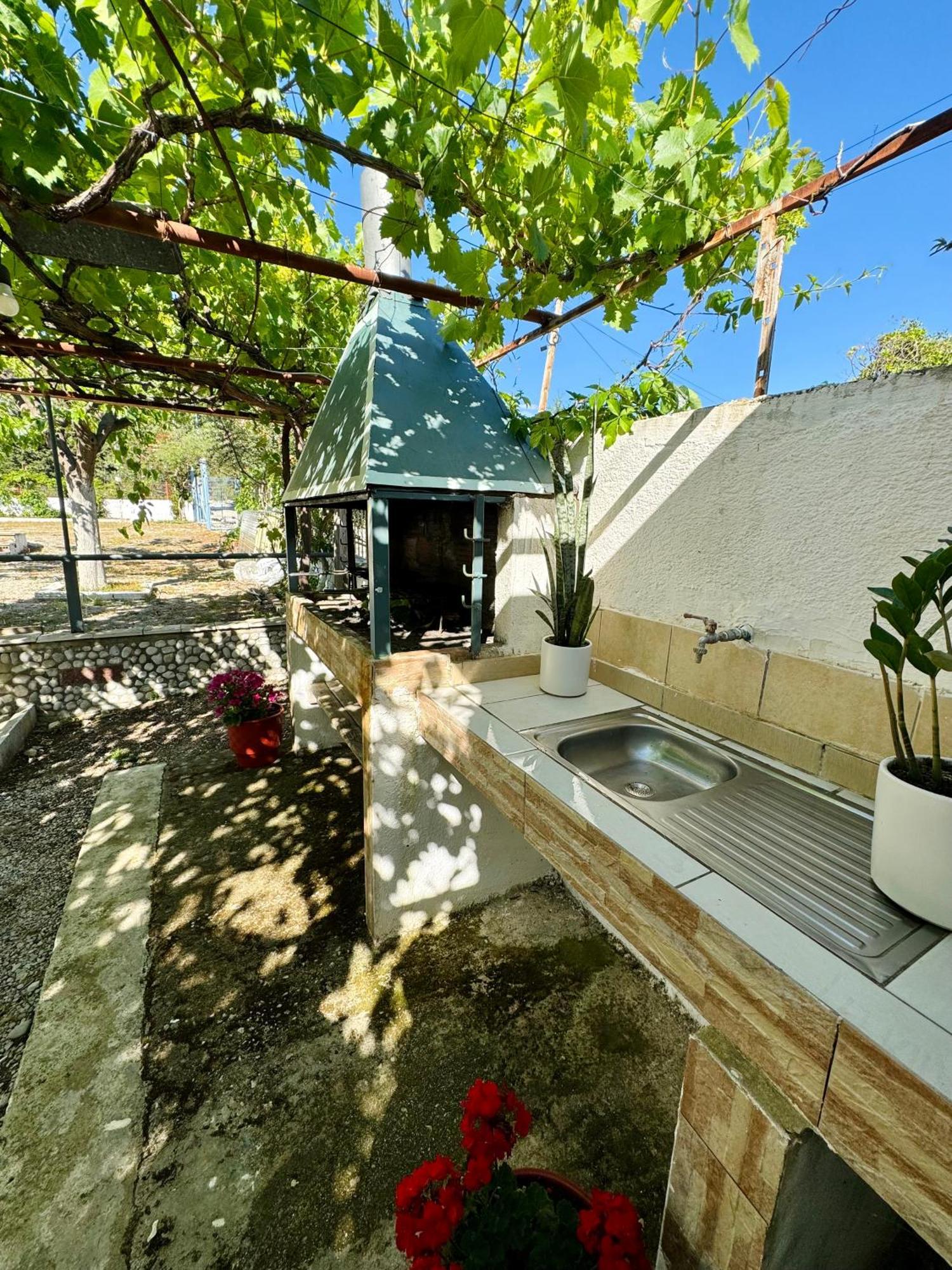 Guesthouse Rondo Himare Exterior photo