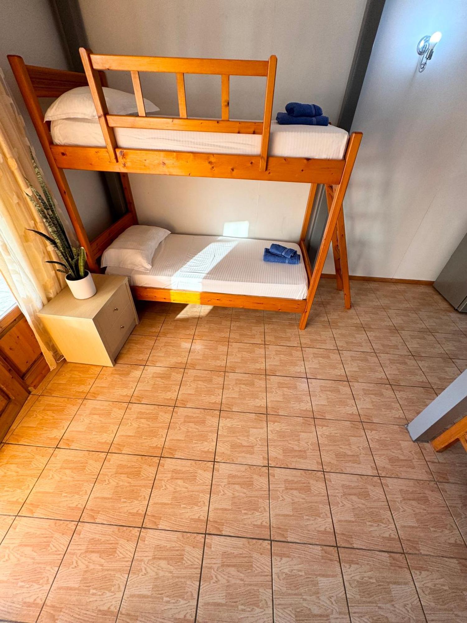 Guesthouse Rondo Himare Exterior photo