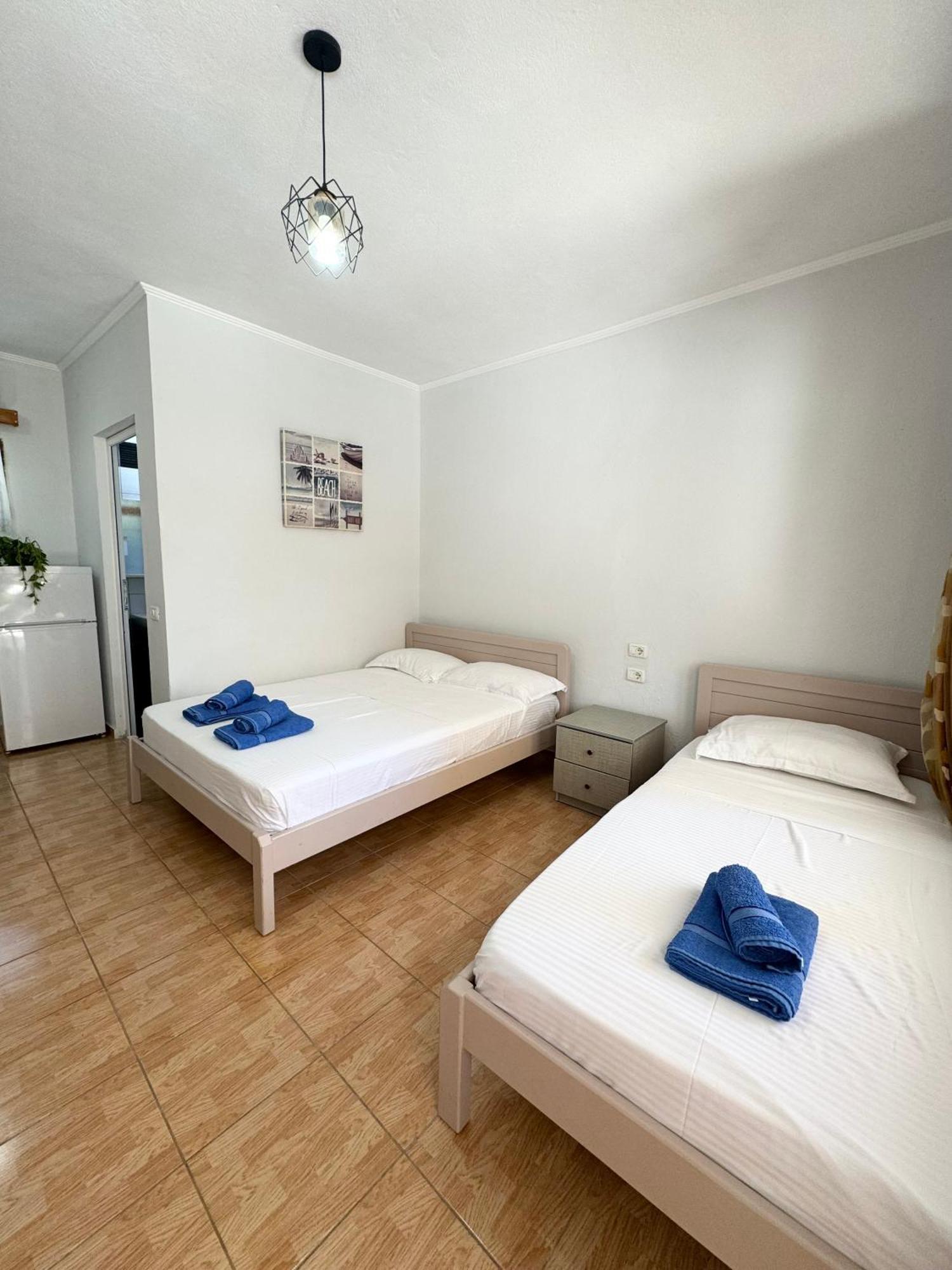 Guesthouse Rondo Himare Exterior photo