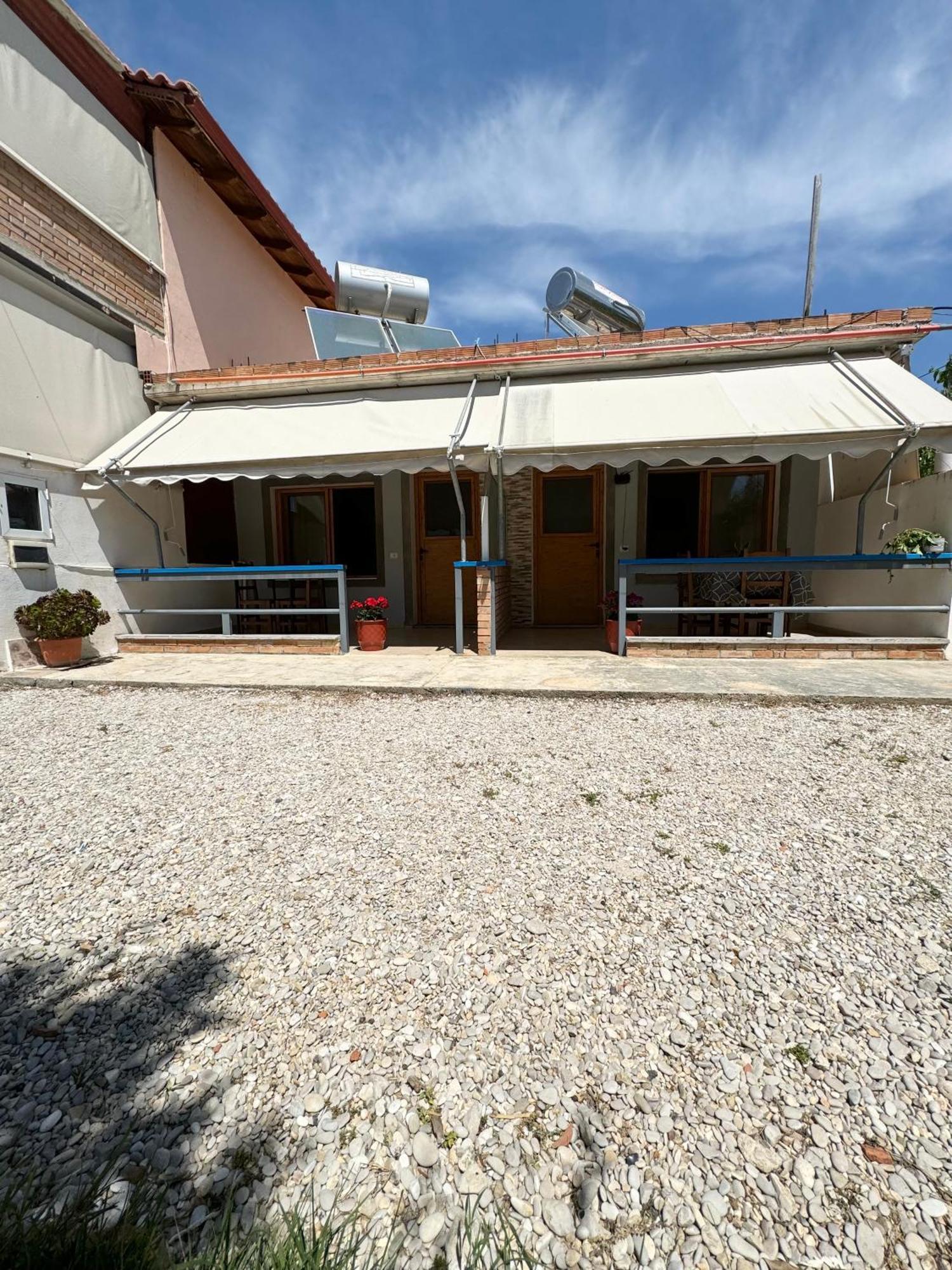 Guesthouse Rondo Himare Exterior photo