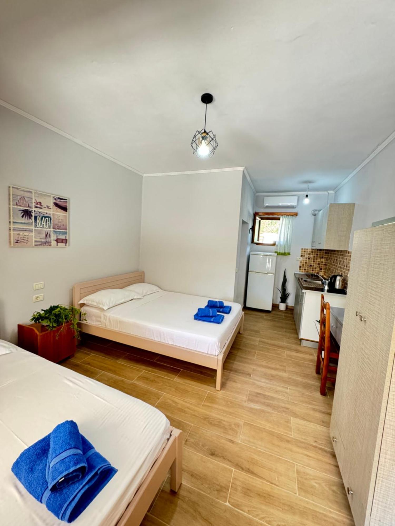 Guesthouse Rondo Himare Exterior photo